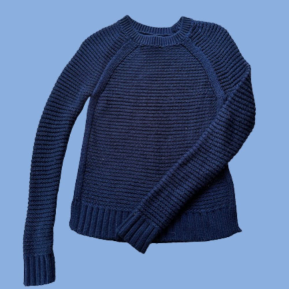 Banana Republic Navy Blue Knit Sweater (XS)